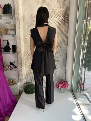 Komplet PLUS SIZE 11 - Prsluk i pantalone, sa mašnom na leđima, crni (42-48)