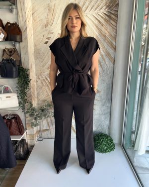 Žensko odelo PLUS SIZE, kratak prsluk i pantalone u crnoj boji