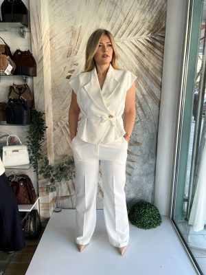 Žensko odelo PLUS SIZE, kratak prsluk i pantalone u beloj boji
