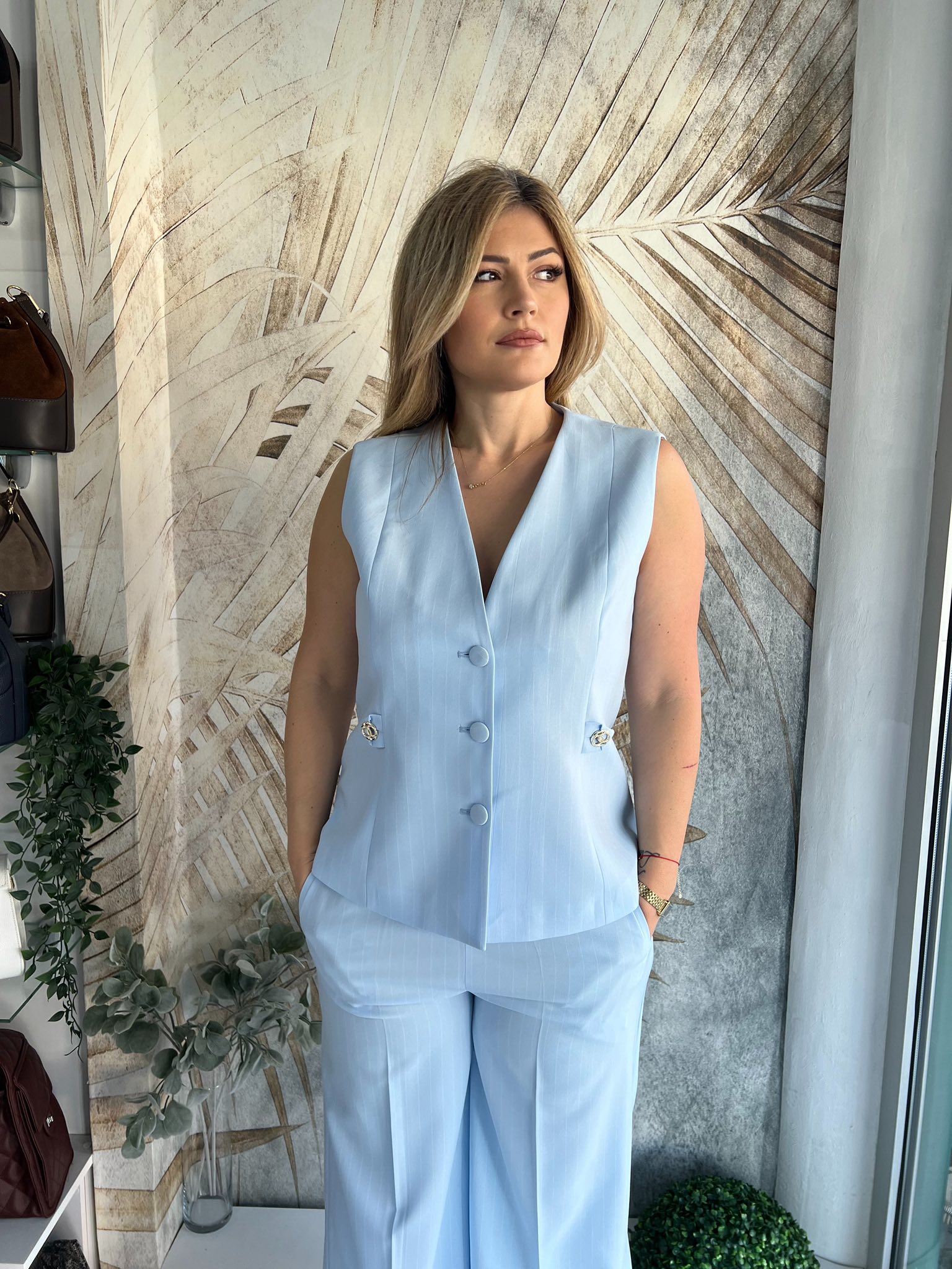 Žensko odelo na pruge PLUS SIZE, prsluk i pantalone u plavoj boji - Image 5