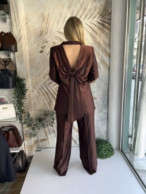 Žensko odelo PLUS SIZE sa mašnom na leđima u braon boji