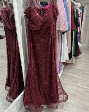 Duga PLUS SIZE haljina na bretelu sa padajućim rukavom, bordo