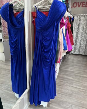 Duga uska haljina sa naglašenim ramenom, kraljevsko plava
