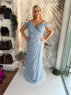 Duga haljina PLUS SIZE, uska čipkana u svetlo plavoj boji