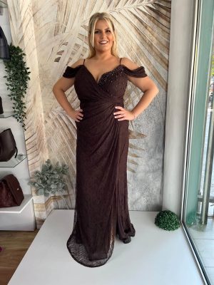 Duga haljina PLUS SIZE, uska čipkana u braon boji