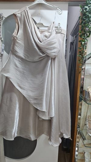 Komplet plus size, slonova kost sa midi suknjom