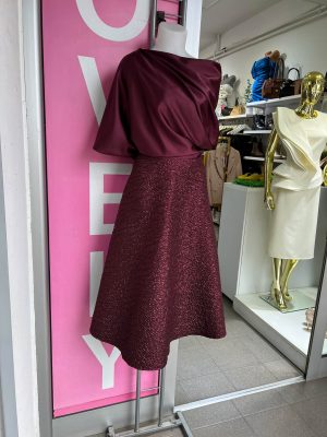 Haljina PLUS SIZE a kroja u bordo boji